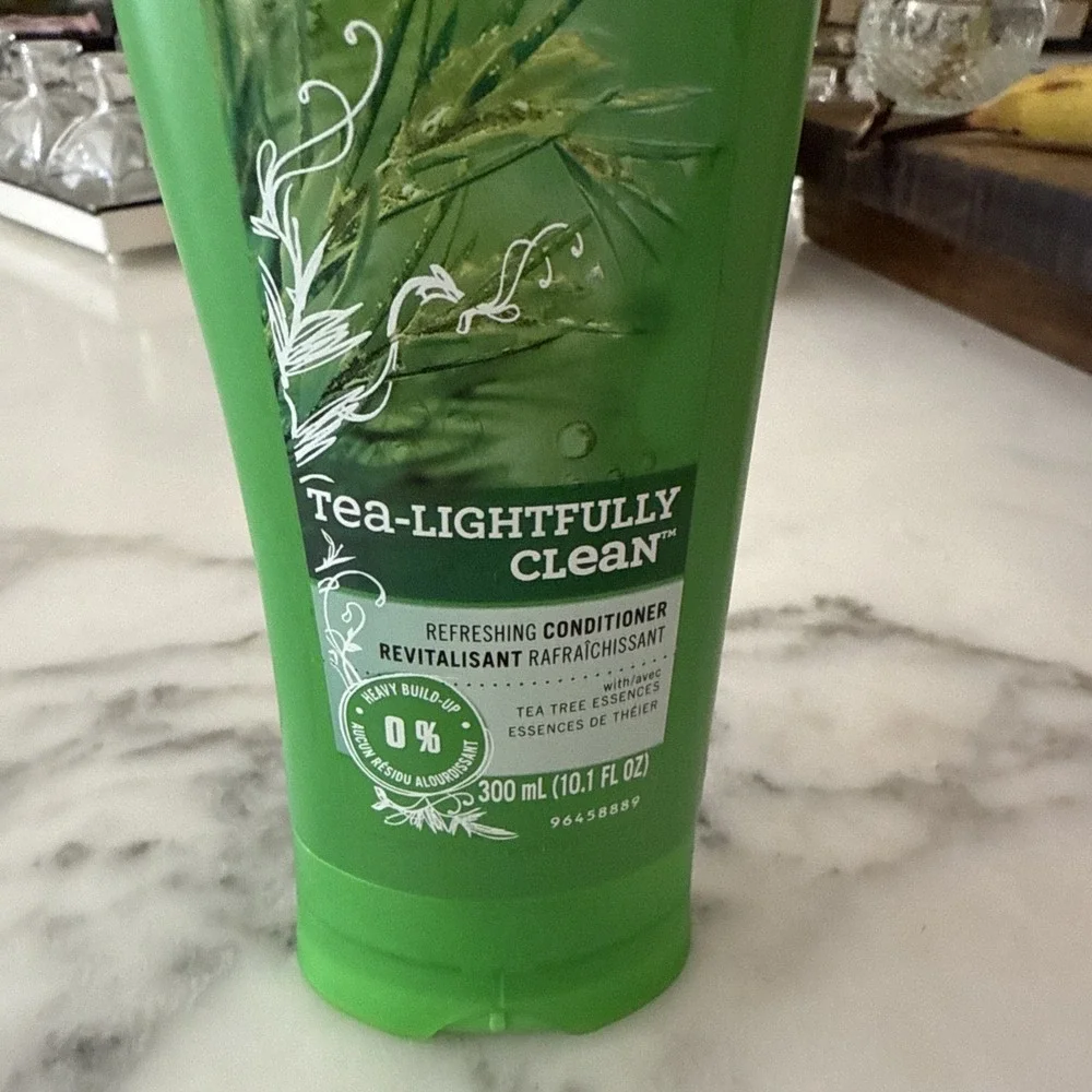 HERBAL ESSENCES CLAIROL TEA LIGHTFULLY CLEAN REFRESHING CONDITIONER 10.1 oz